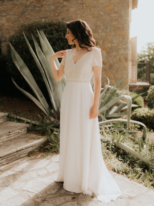 Robe de mariée sur mesure manches courtes et dentelles Fabriquée à Antibes